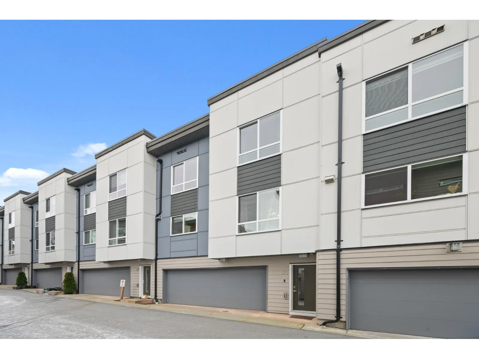 Row / Townhouse for rent: 31 1670 160 Street, Surrey, British Columbia V4A 0C6