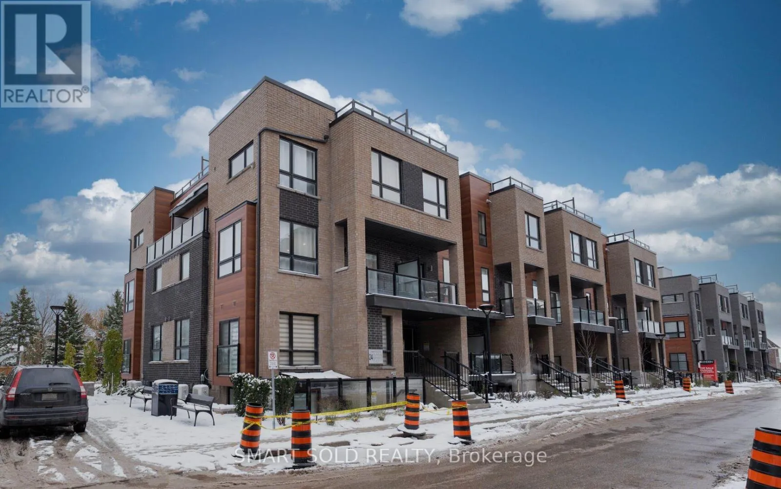 Row / Townhouse for rent: 31 - 24 Lytham Green Circle, Newmarket, Ontario L3Y 0H4