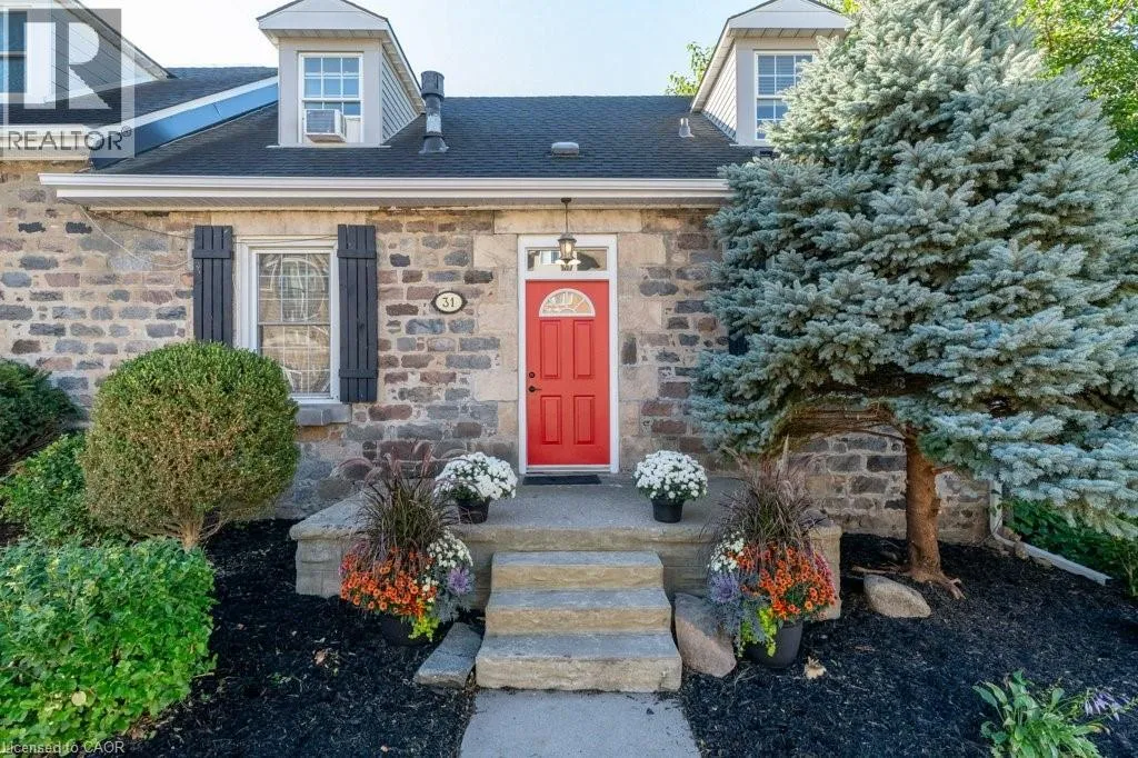 Duplex for rent: 31 Bruce Street, Cambridge, Ontario N1R 2E1