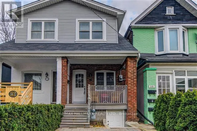 House for rent: 31 Hiawatha Road, Toronto, Ontario M4L 2X7