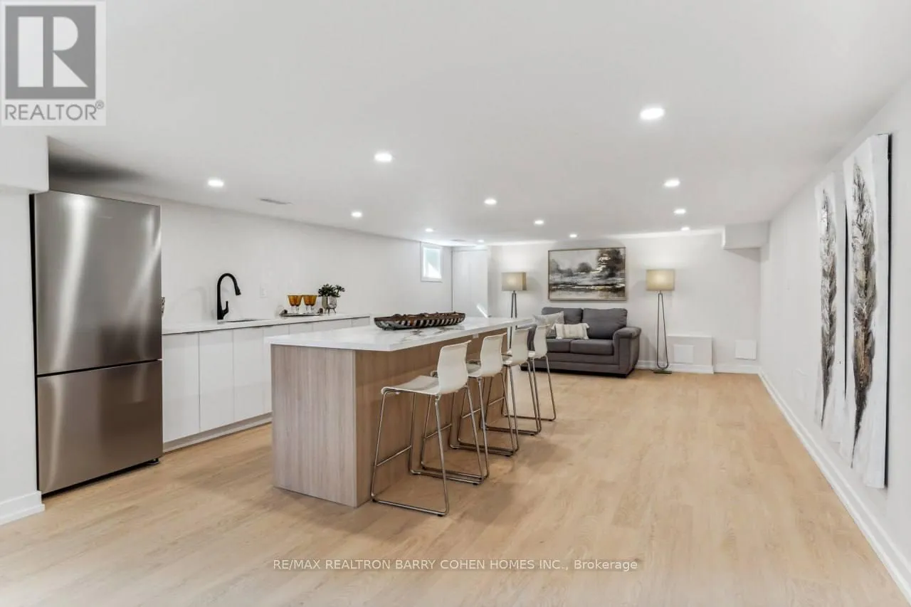 House for rent: 31 Kennedy Street W, Aurora, Ontario L4G 2L6