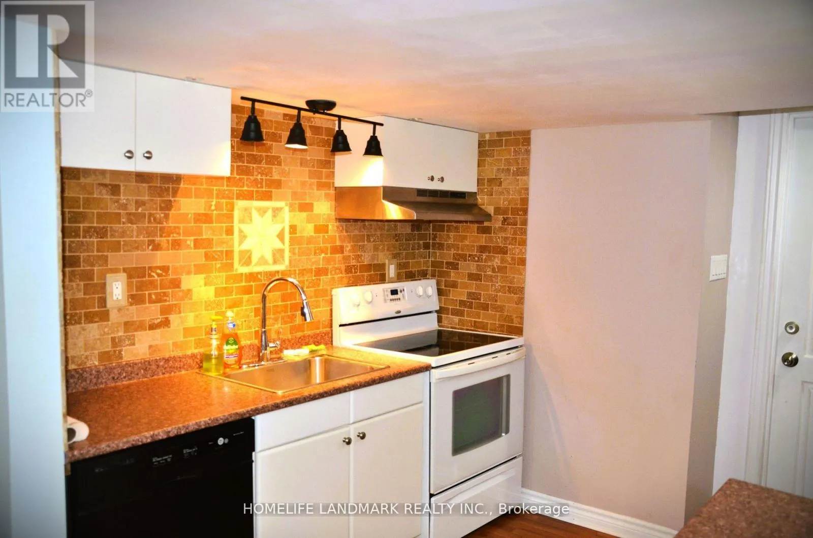 House for rent: 31 Leamdeadow Road, Vaughan, Ontario L4J 8R6