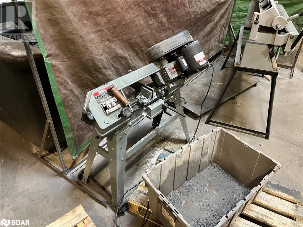 31 Saunders Road, Barrie, Ontario L4N 9A7