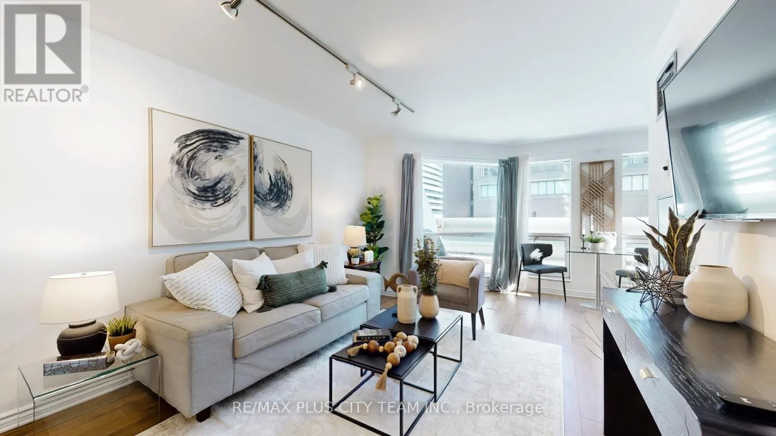 Apartment for rent: 310 - 10 Yonge Street, Toronto, Ontario M5E 1R4