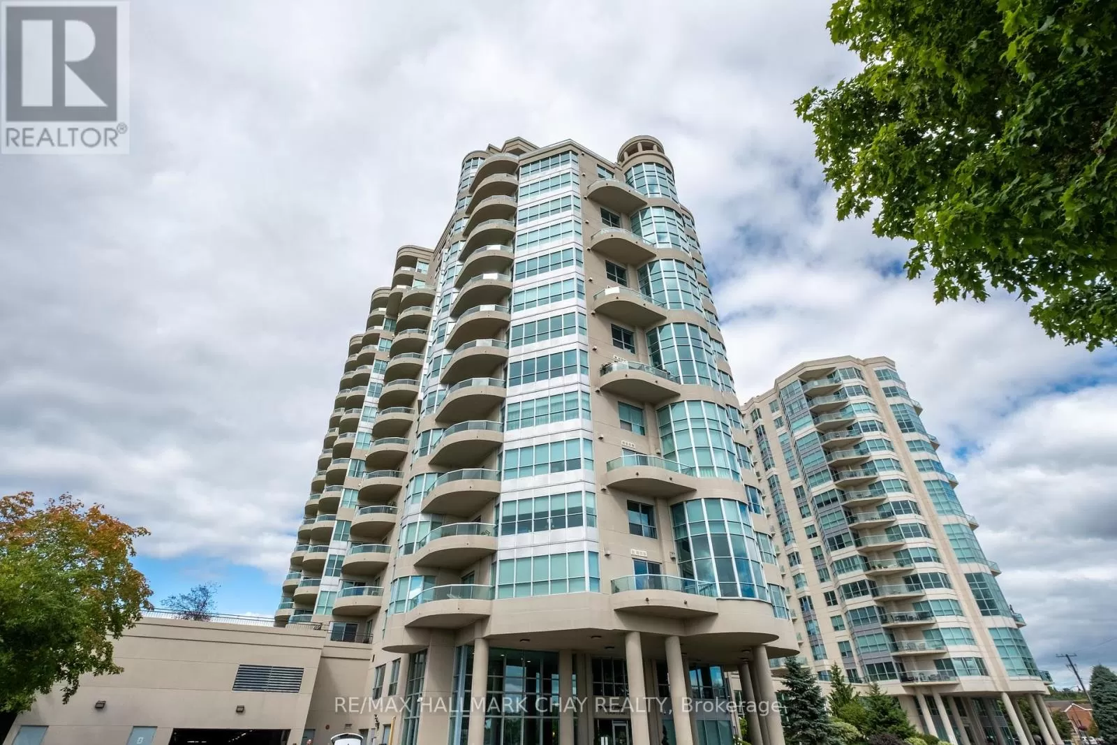 Apartment for rent: 310 - 2 Toronto Street, Barrie, Ontario L4N 9R2