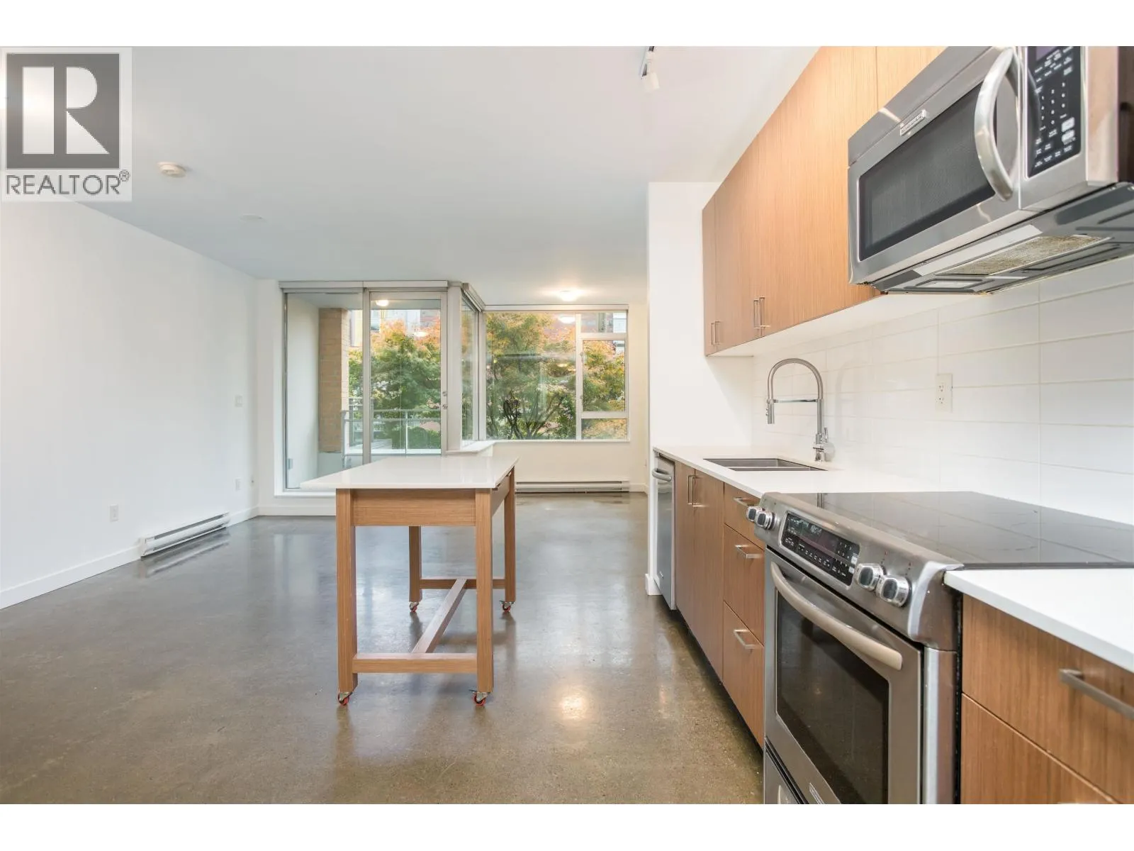 Apartment for rent: 310 221 Union Street, Vancouver, British Columbia V6A 0B4