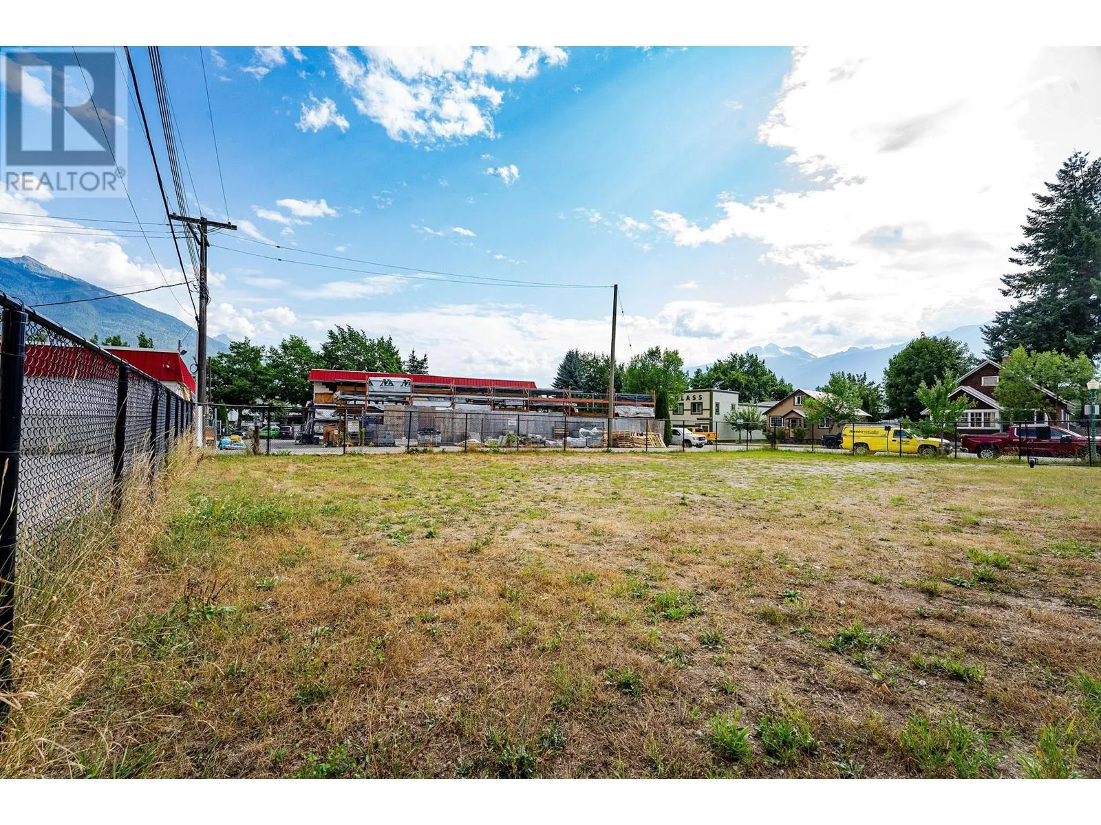 Other for rent: 310 2nd Street W, Revelstoke, British Columbia V0E 2S0