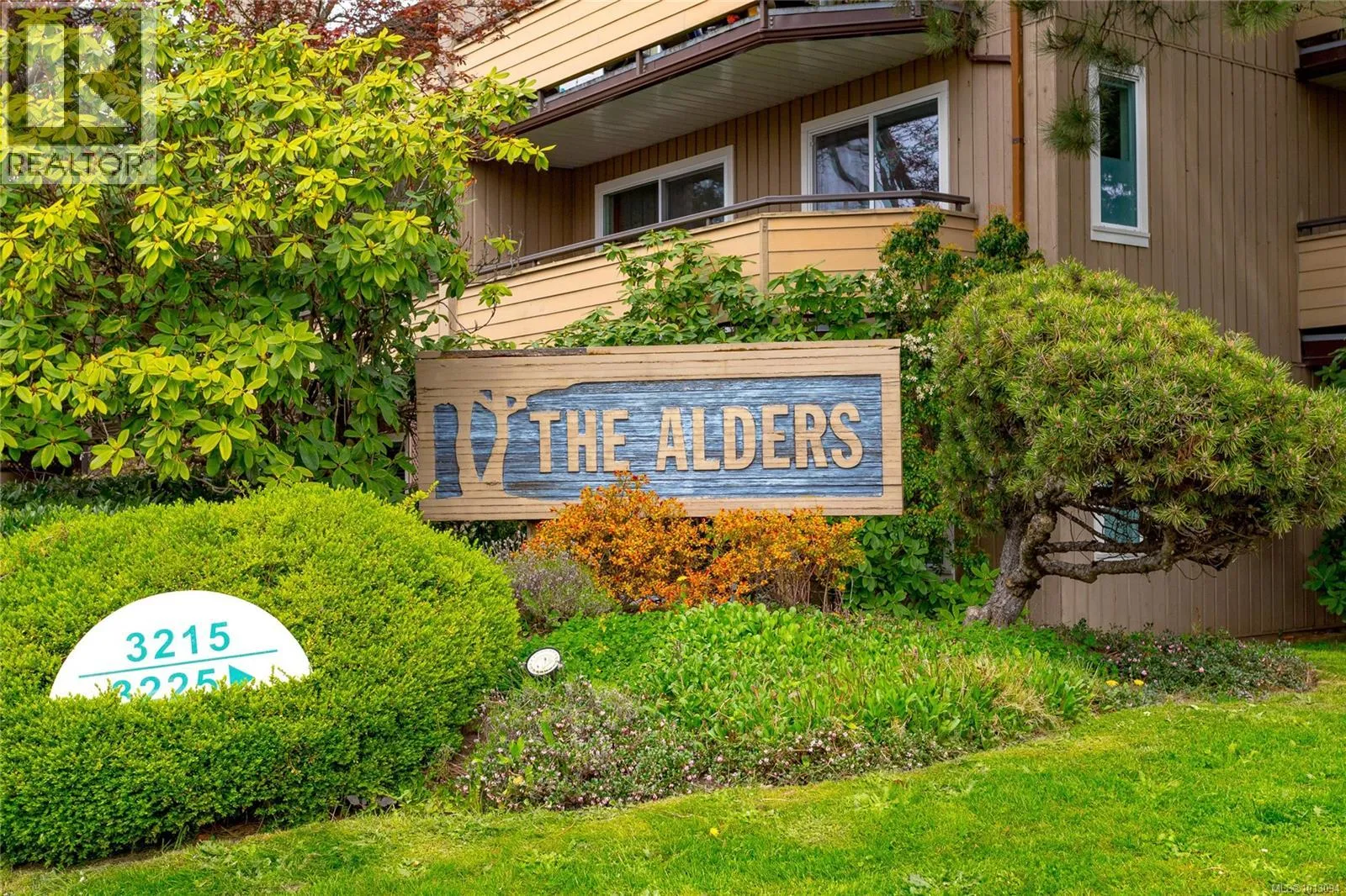 Apartment for rent: 310 3215 Alder St, Saanich, British Columbia V8X 1P3