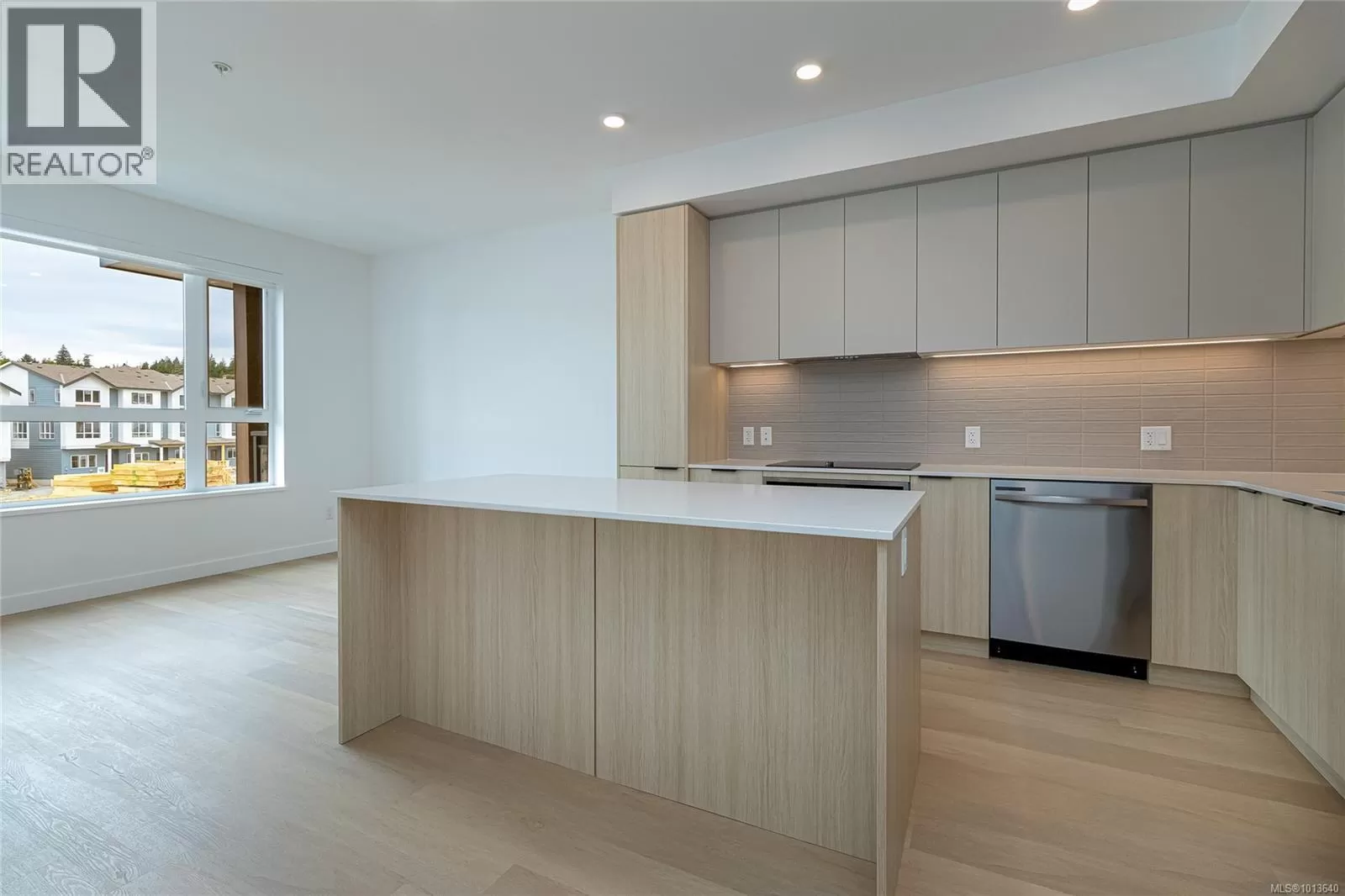 Apartment for rent: 310 3564b Ryder Hesjedal Way, Colwood, British Columbia V9C 0V3