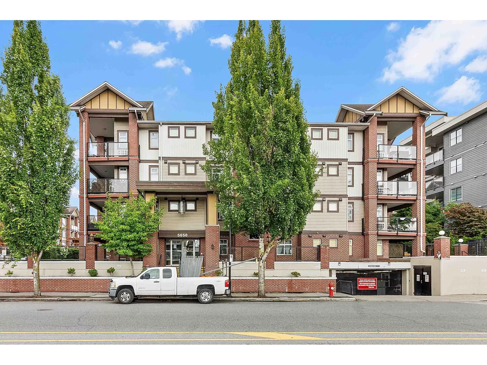 Apartment for rent: 310 5650 201a Street, Langley, British Columbia V3A 0B3