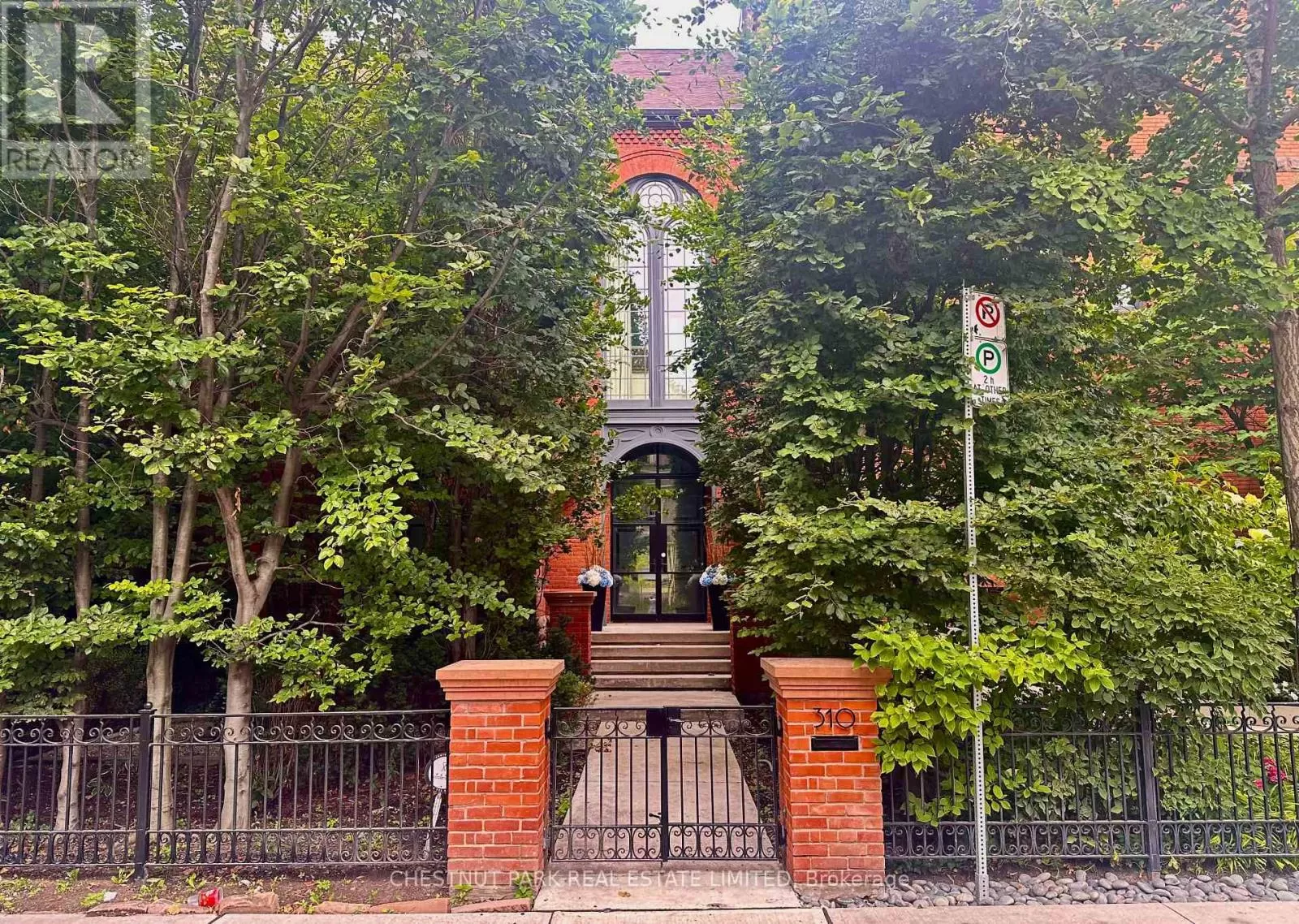 Row / Townhouse for rent: 310 Palmerston Boulevard, Toronto, Ontario M6G 2N5