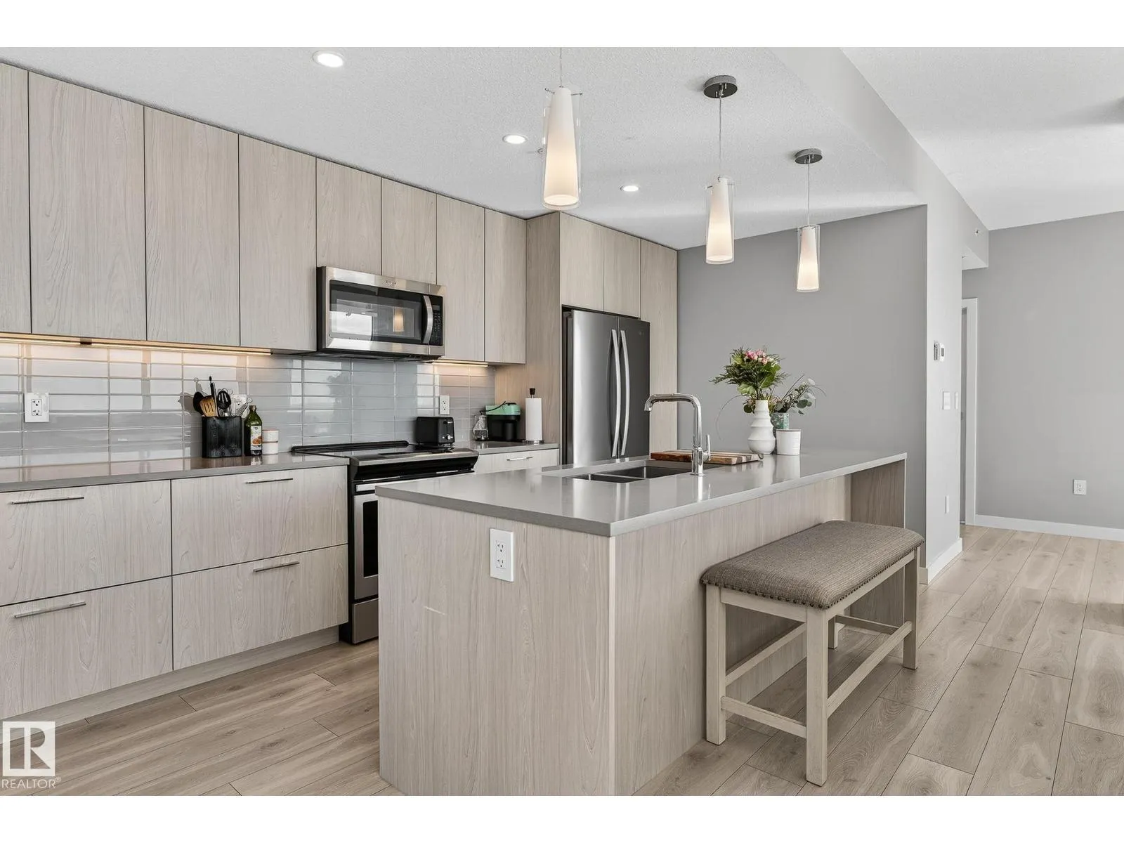 Apartment for rent: #3100 10180 103 St Nw, Edmonton, Alberta T5J 0L1