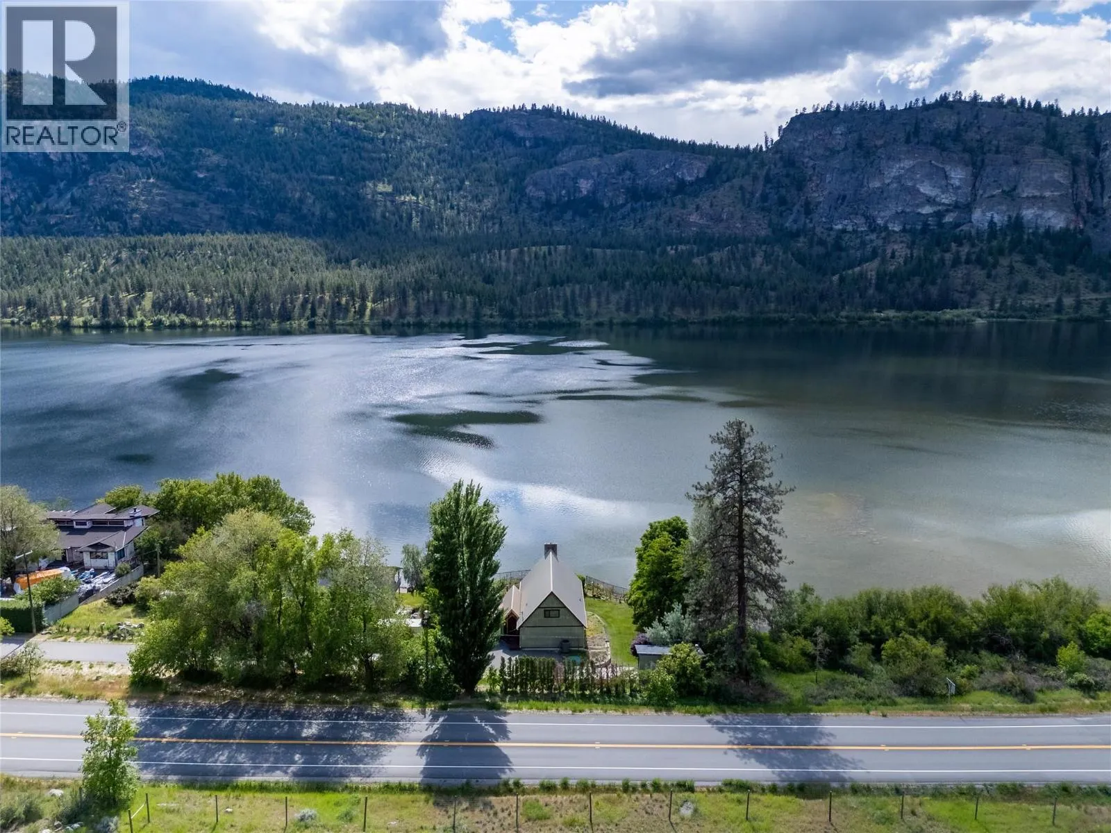 House for rent: 3104 Vaseux Lake Crescent, Okanagan Falls, British Columbia V0H 1R2