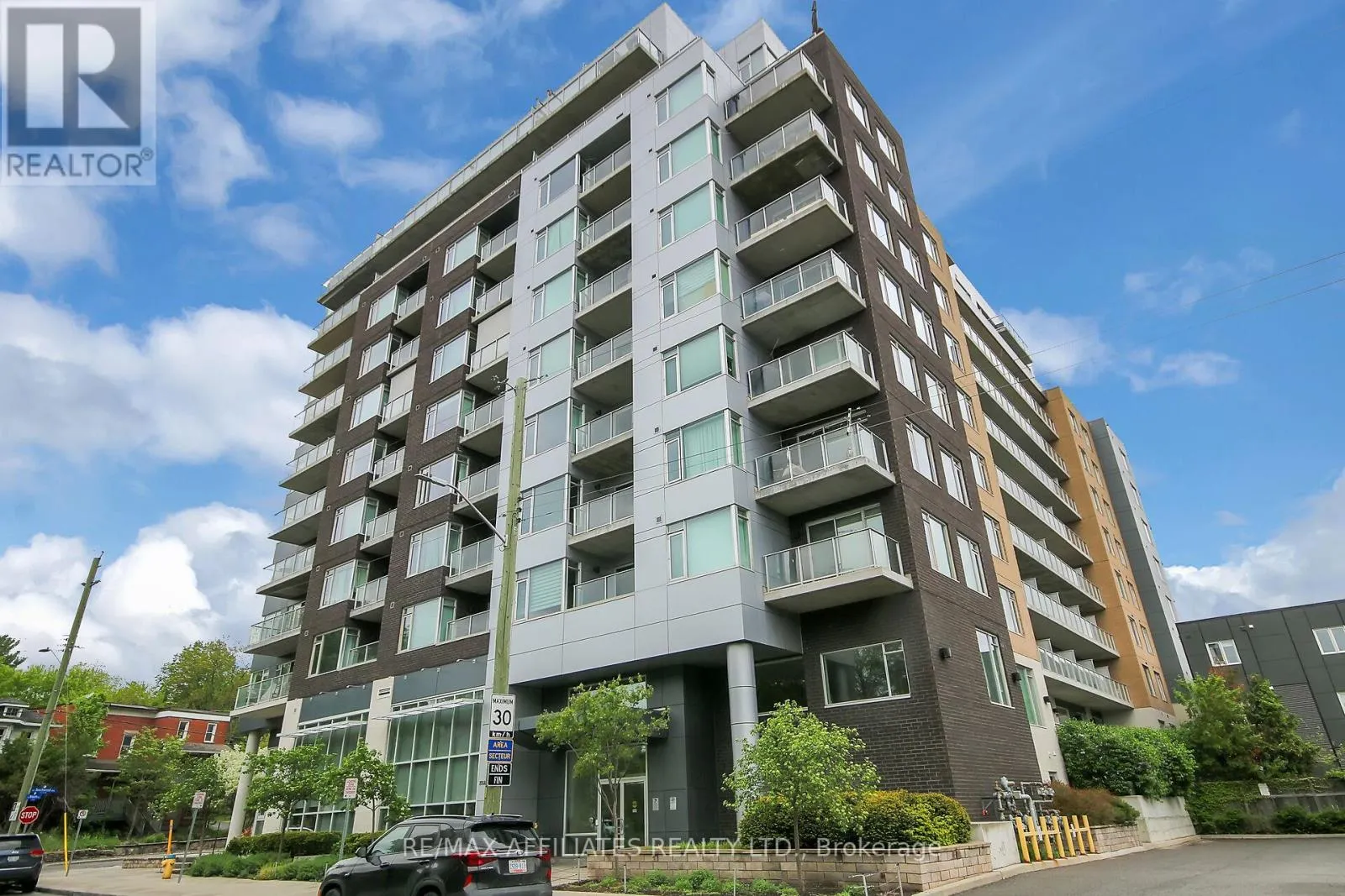 Apartment for rent: 310-b - 7 Marquette Avenue, Ottawa, Ontario K1L 8A7