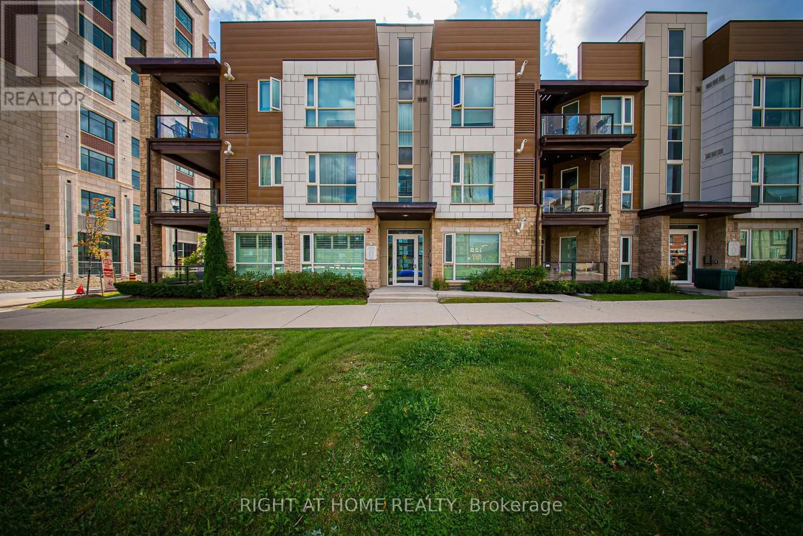 Apartment for rent: 311 - 2370 Khalsa Gate, Oakville, Ontario L6M 1P5