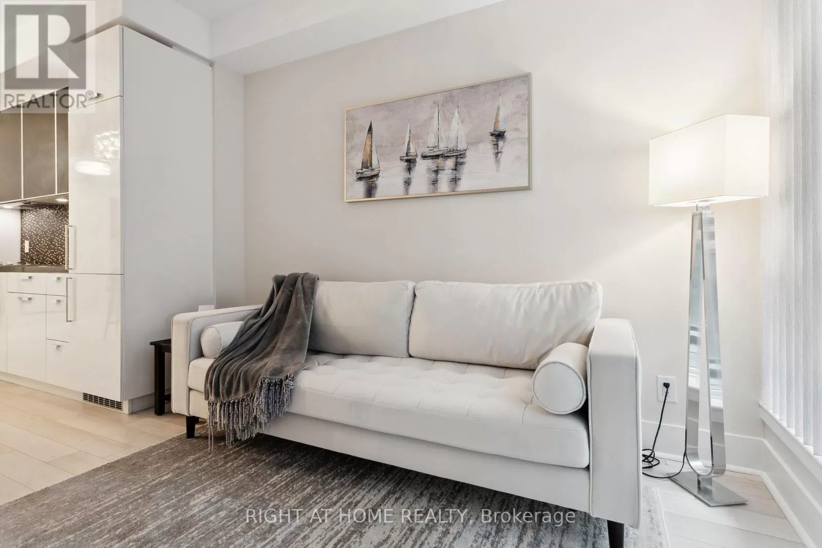 Apartment for rent: 311 - 32 Davenport Road, Toronto, Ontario M5R 1H3