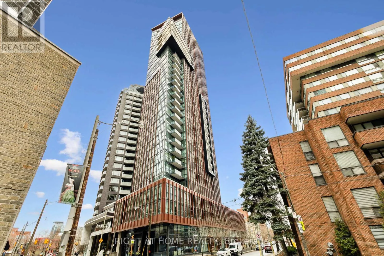 Apartment for rent: 311 - 32 Davenport Road, Toronto, Ontario M5R 1H3