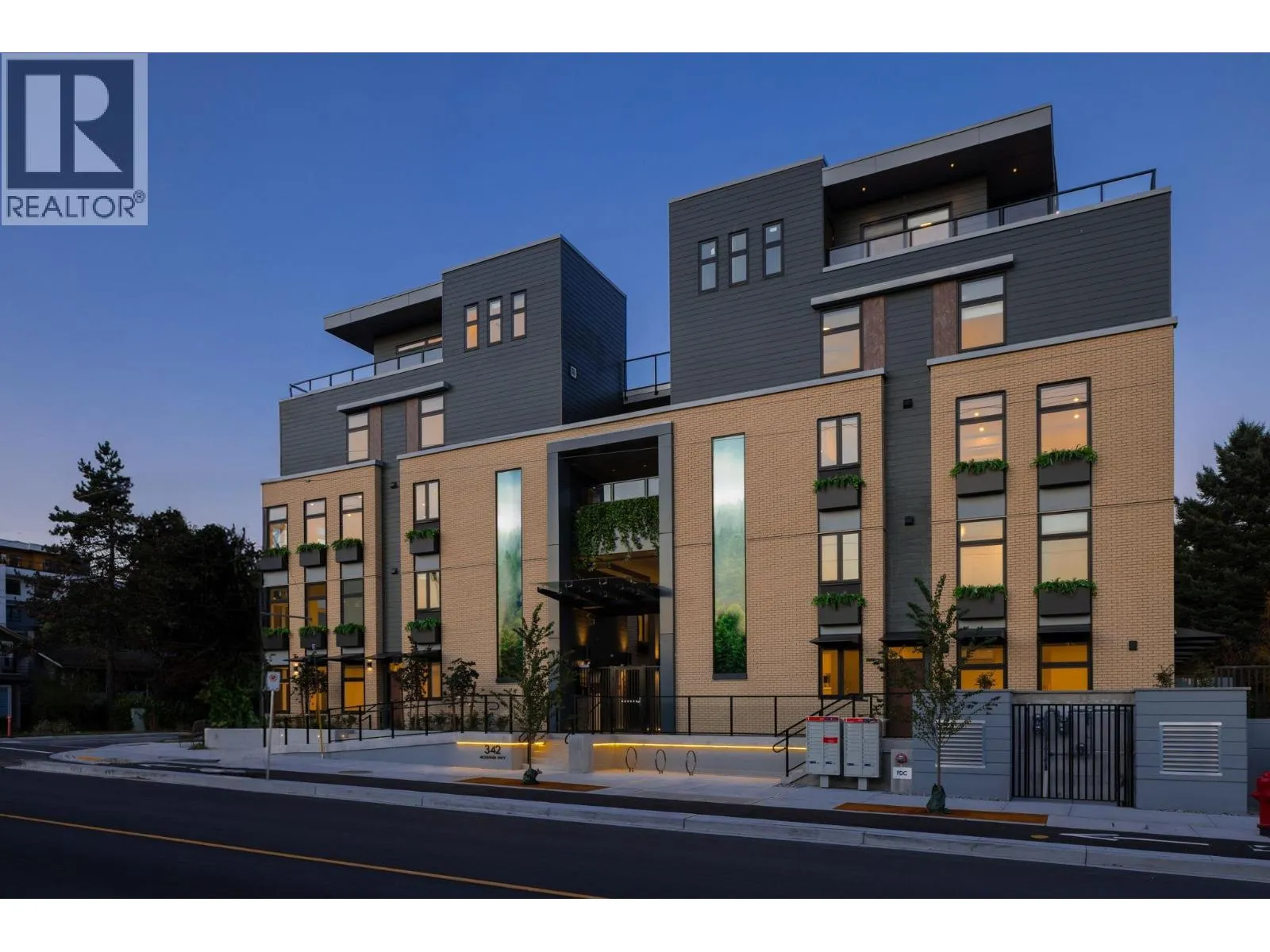 Row / Townhouse for rent: 311 342 Mountain Highway, North Vancouver, British Columbia V7J 2K8