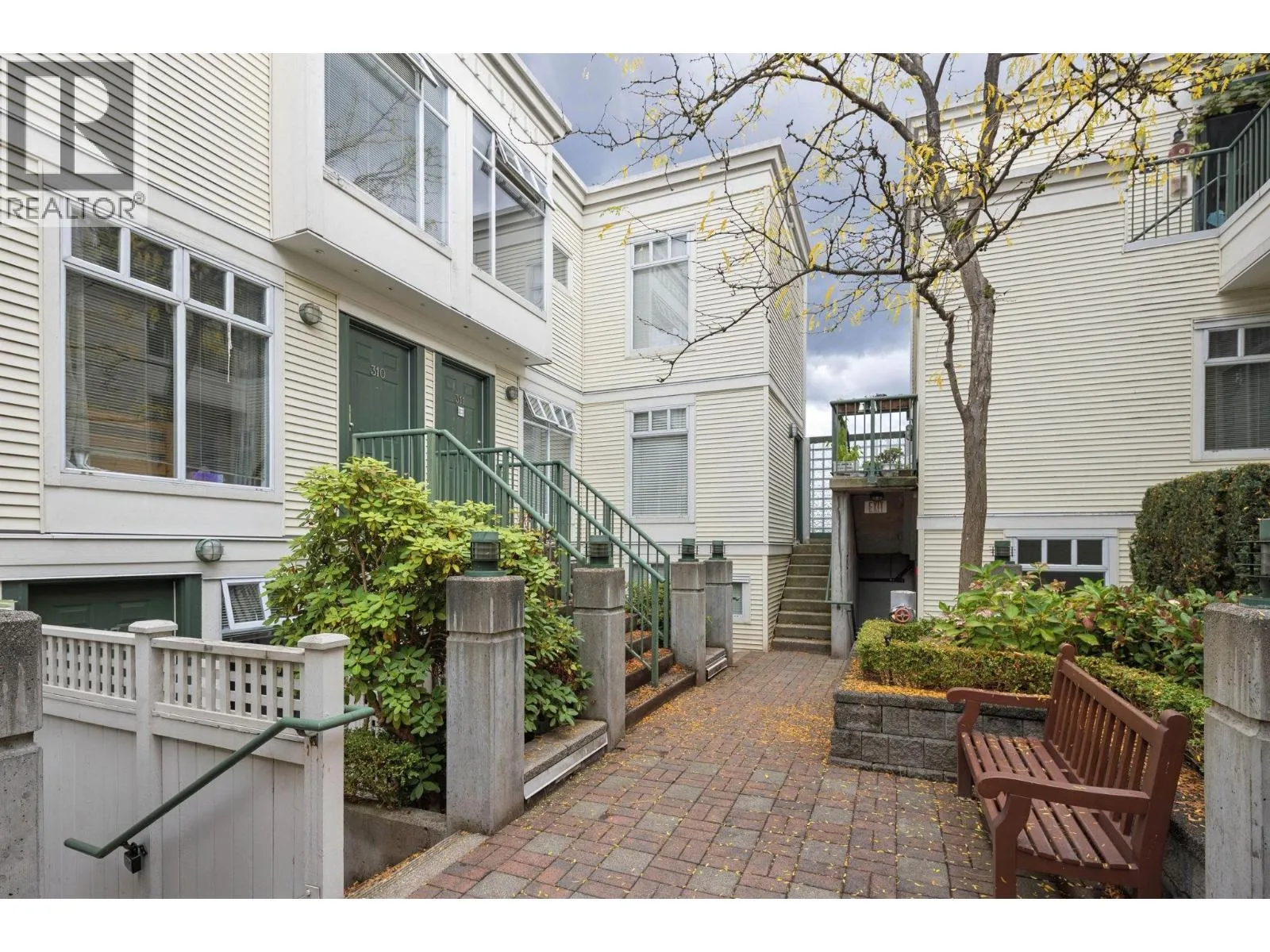 Row / Townhouse for rent: 311 3727 W 10th Avenue, Vancouver, British Columbia V6R 2G5