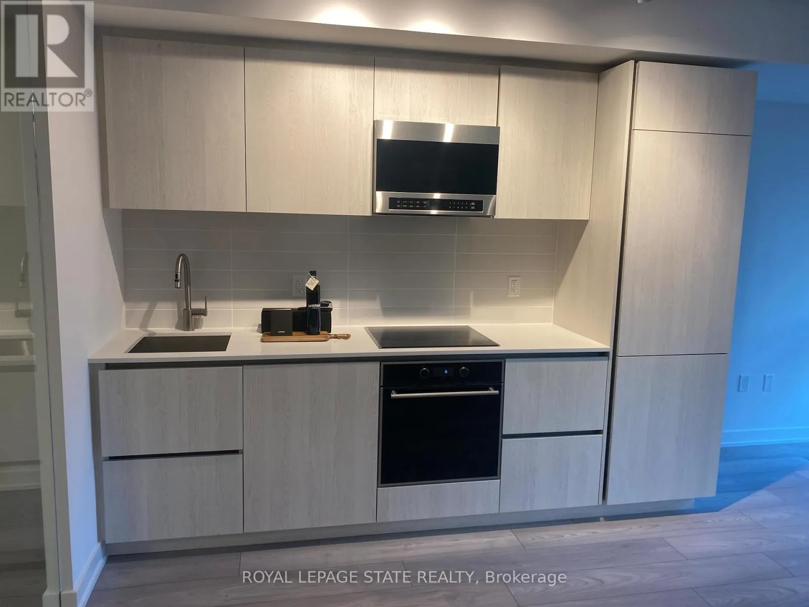 Apartment for rent: 312 - 110 Broadway Avenue, Toronto, Ontario M4P 1V7