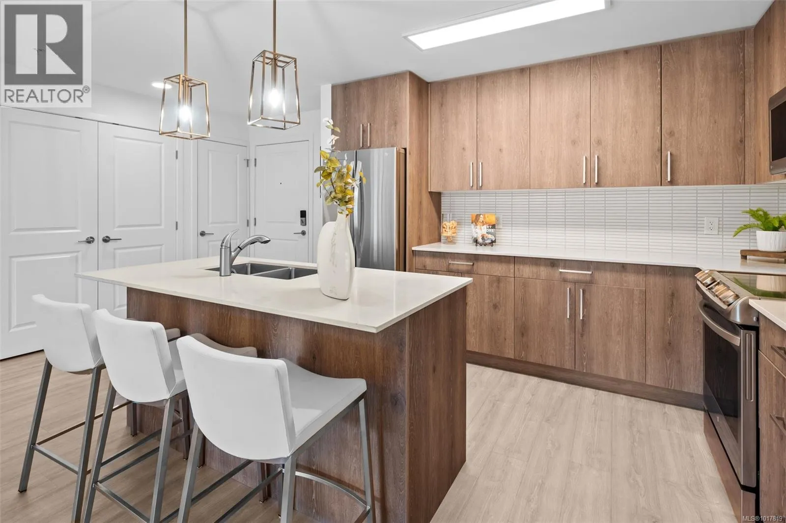 Apartment for rent: 312 110 Presley Pl, View Royal, British Columbia V9B 0Z1