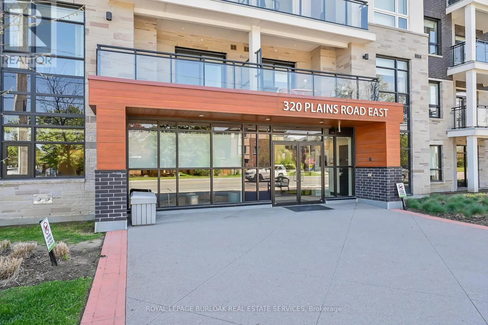 Apartment for rent: 312 - 320 Plains Road E, Burlington, Ontario L7T 0C1