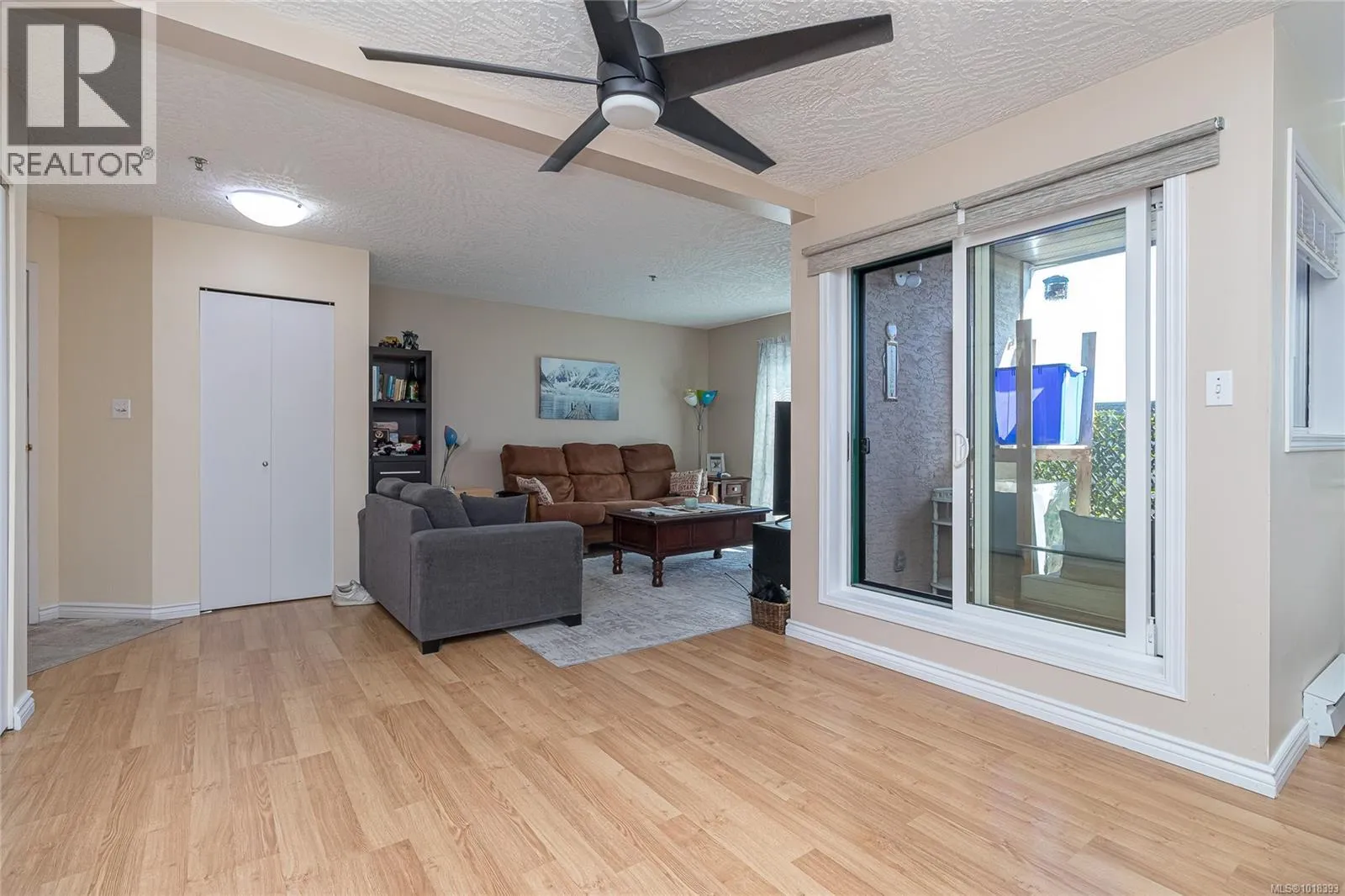 Apartment for rent: 312 3460 Quadra St, Saanich, British Columbia V8X 1G6