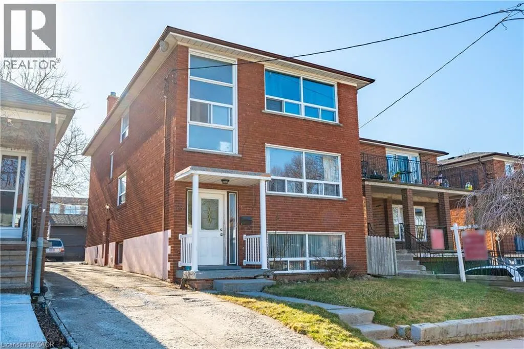 Triplex for rent: 312 Atlas Avenue, York, Ontario M6C 3P9
