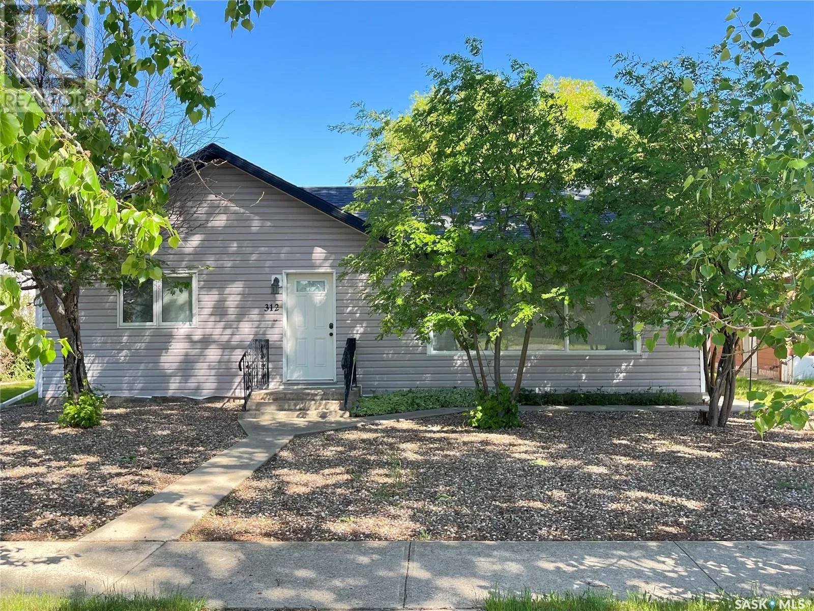 House for rent: 312 Cypress Street, Maple Creek, Saskatchewan S0N 1N0