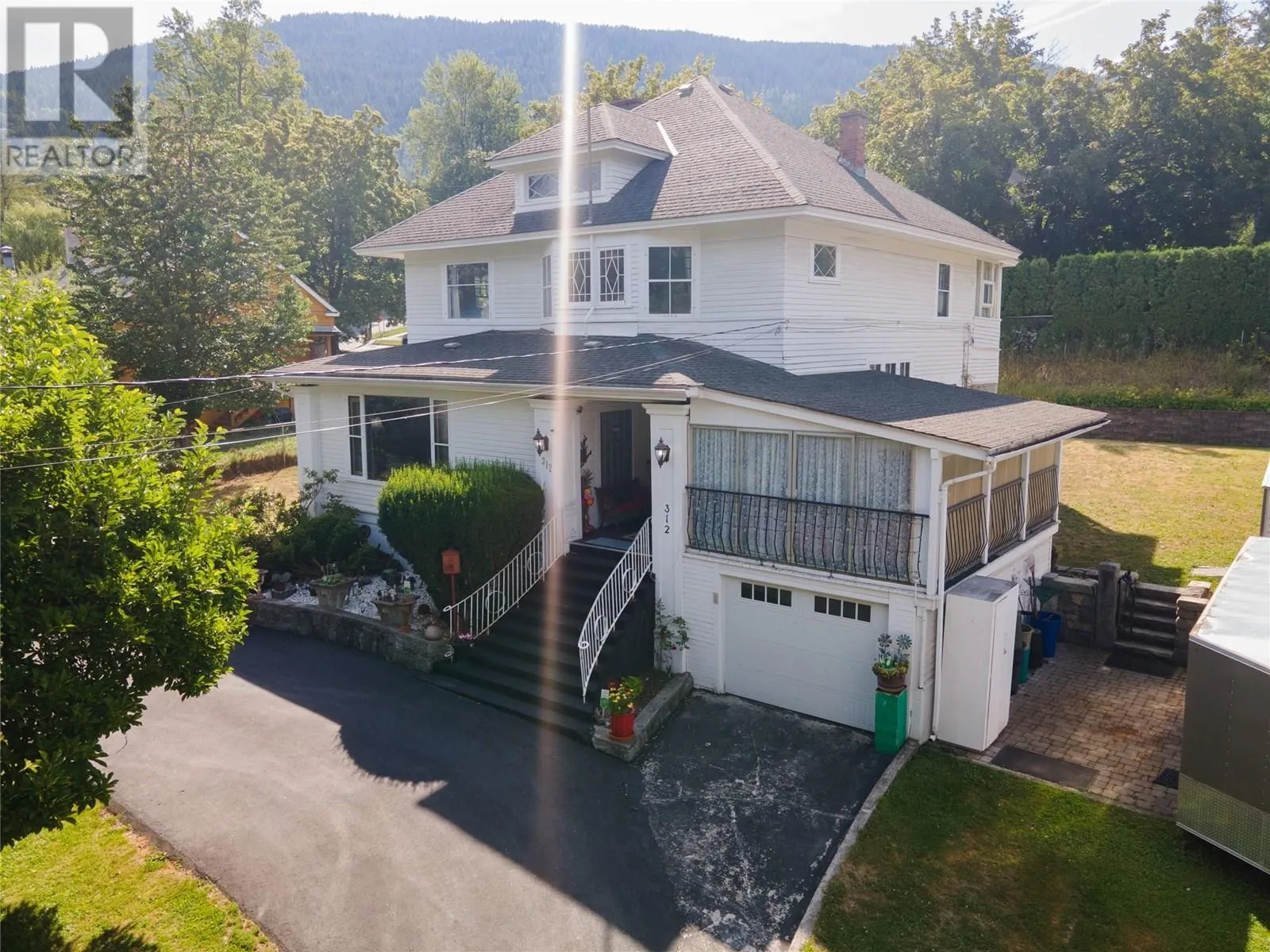 House for rent: 312 Latimer Street, Nelson, British Columbia V1L 4T6