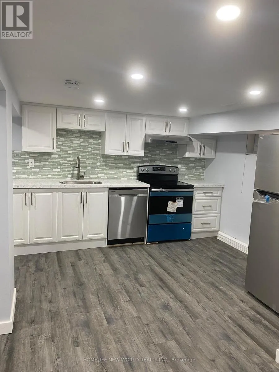 House for rent: 312 Whitmore B2 Avenue, Toronto, Ontario M6E 2N4