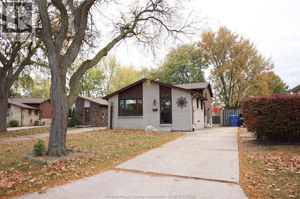 3125 Locust Court, Windsor, Ontario N8R 2B1