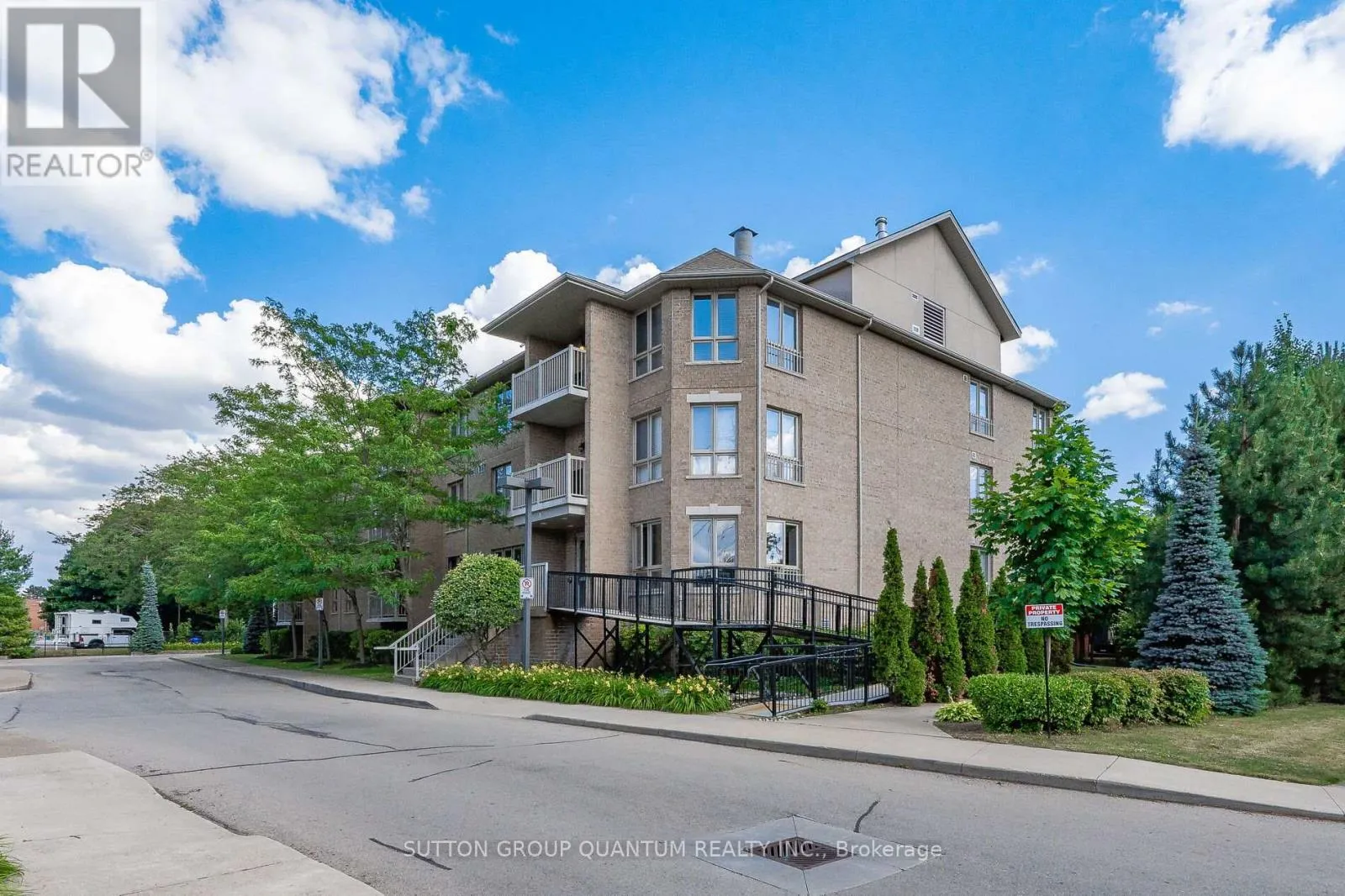 Apartment for rent: 313 - 56 Kerman Avenue S, Grimsby, Ontario L3M 0A1