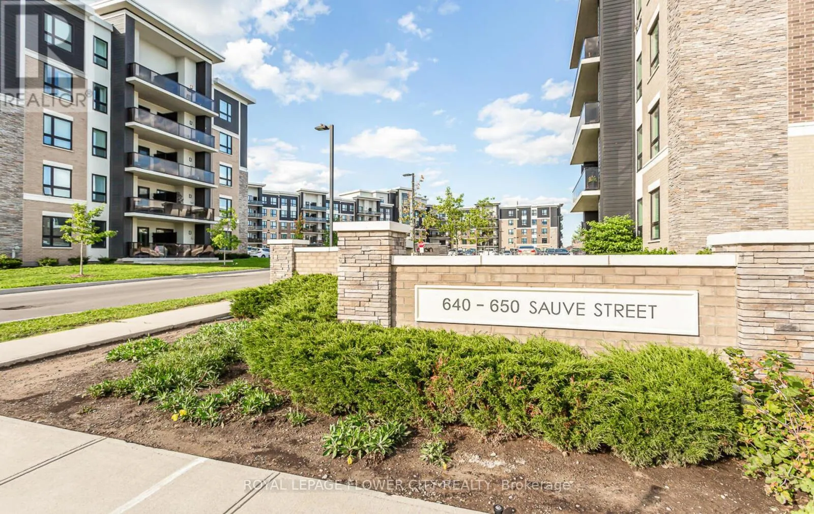 Apartment for rent: 313 - 640 Sauve Street, Milton, Ontario L9T 8M4