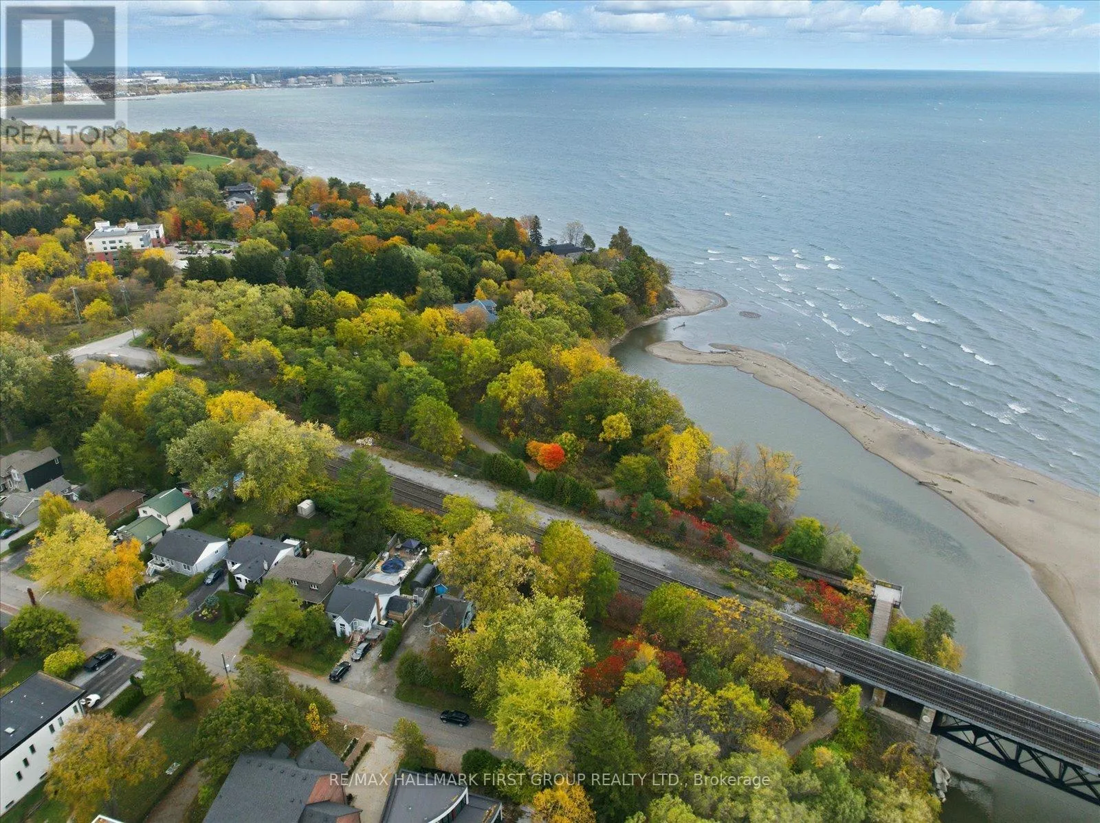 House for rent: 313 Dyson Road, Pickering, Ontario L1W 2N1