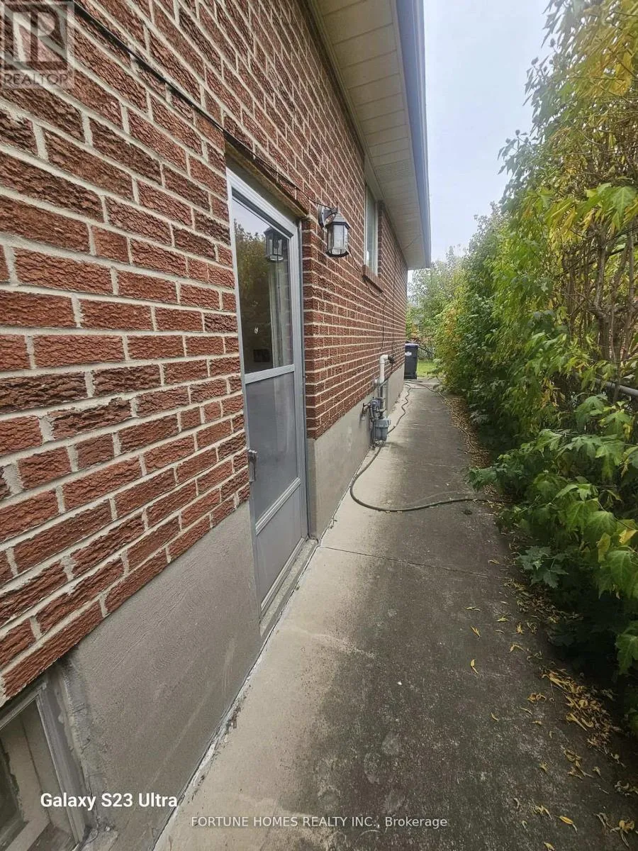 House for rent: 3136 Morning Star Drive, Mississauga, Ontario L4T 1X4