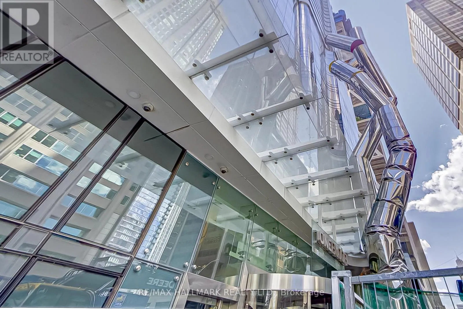 Apartment for rent: 314 - 1 Bloor Street E, Toronto, Ontario M4W 0A8