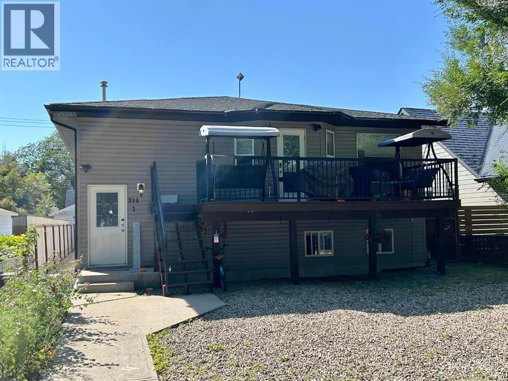 Multi-Family for rent: 314 12a Street N, Lethbridge, Alberta T1H 2J3
