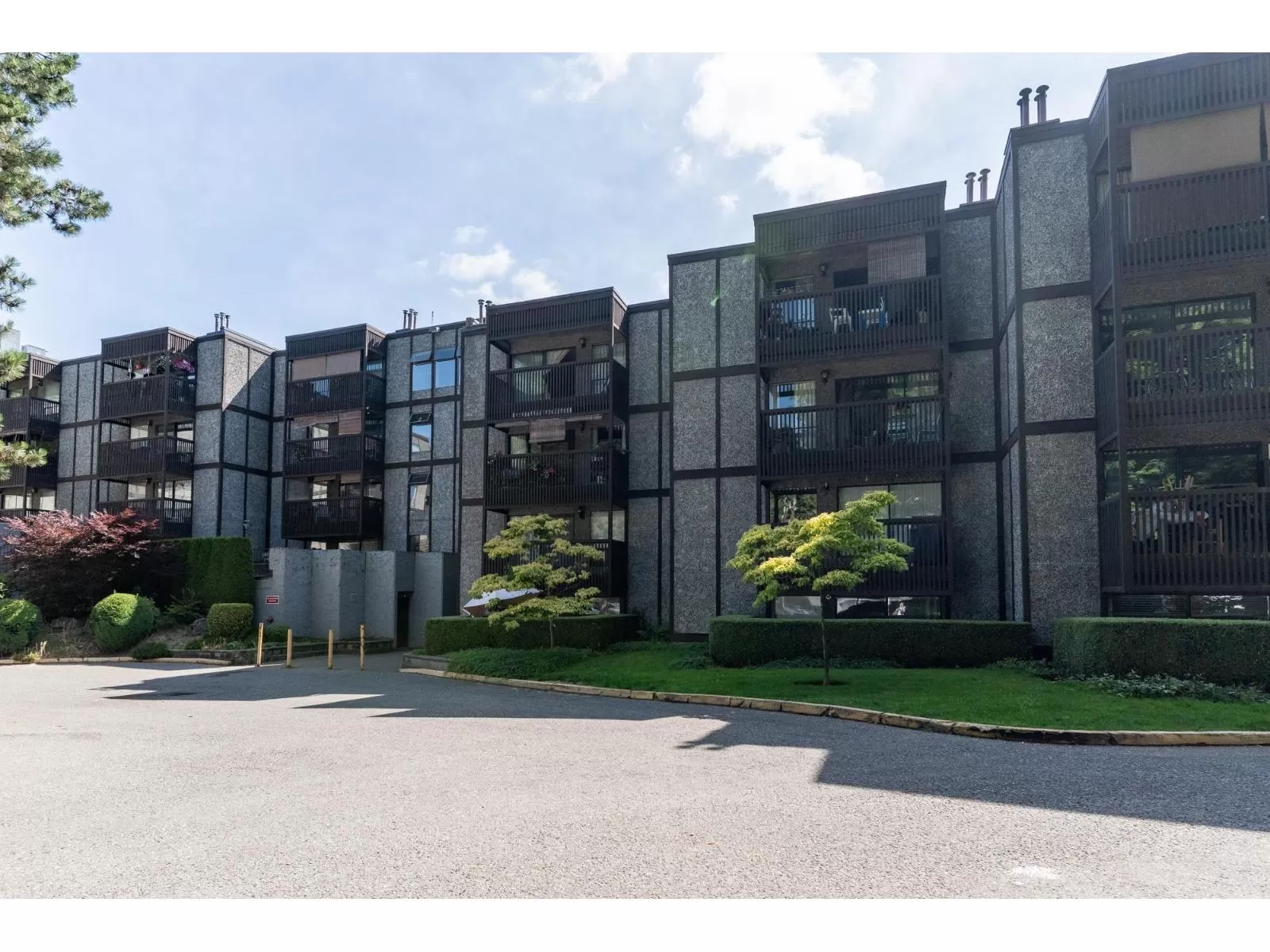 Apartment for rent: 314 9672 134 Street, Surrey, British Columbia V3T 5L5