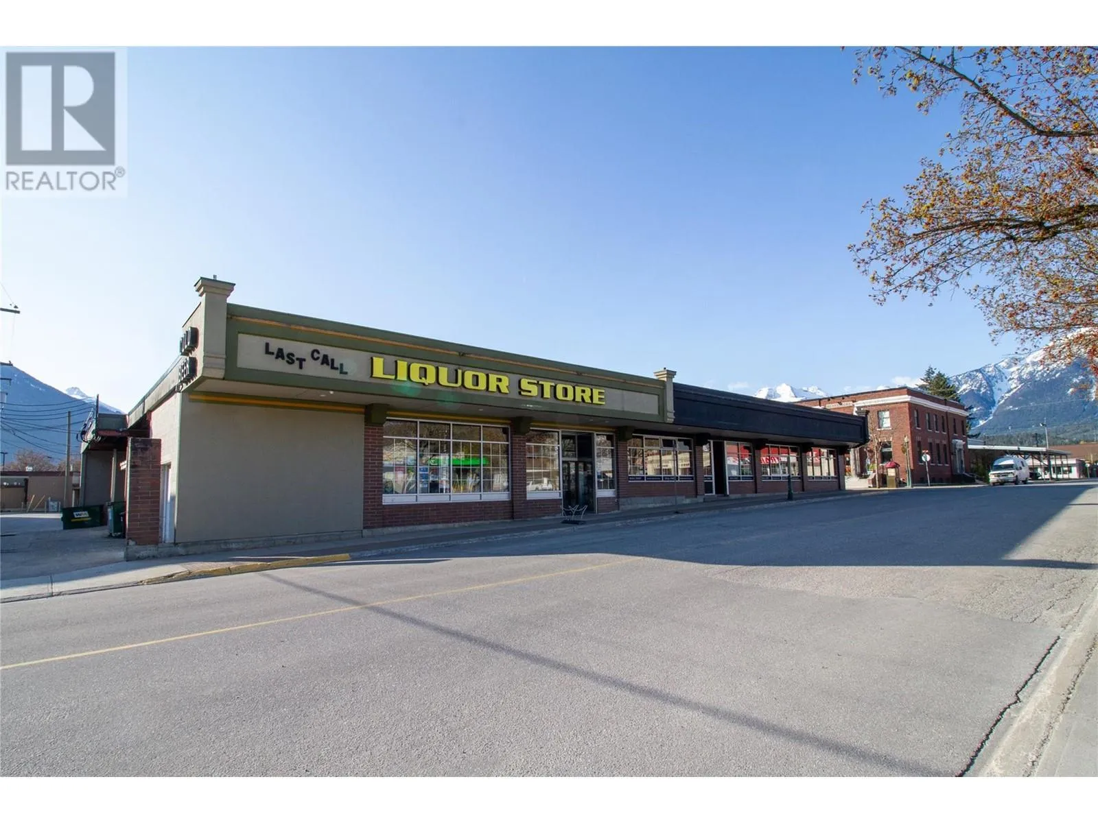 Residential Commercial Mix for rent: 314 First Street W, Revelstoke, British Columbia V0E 2S0