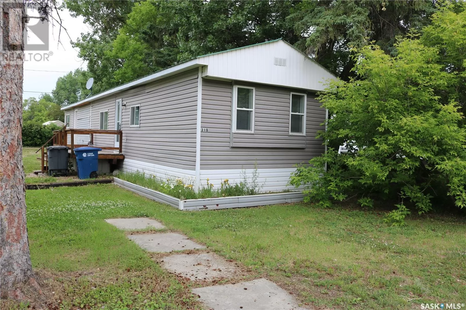 Mobile Home for rent: 314-316 Main Street, Maryfield, Saskatchewan S0G 3K0