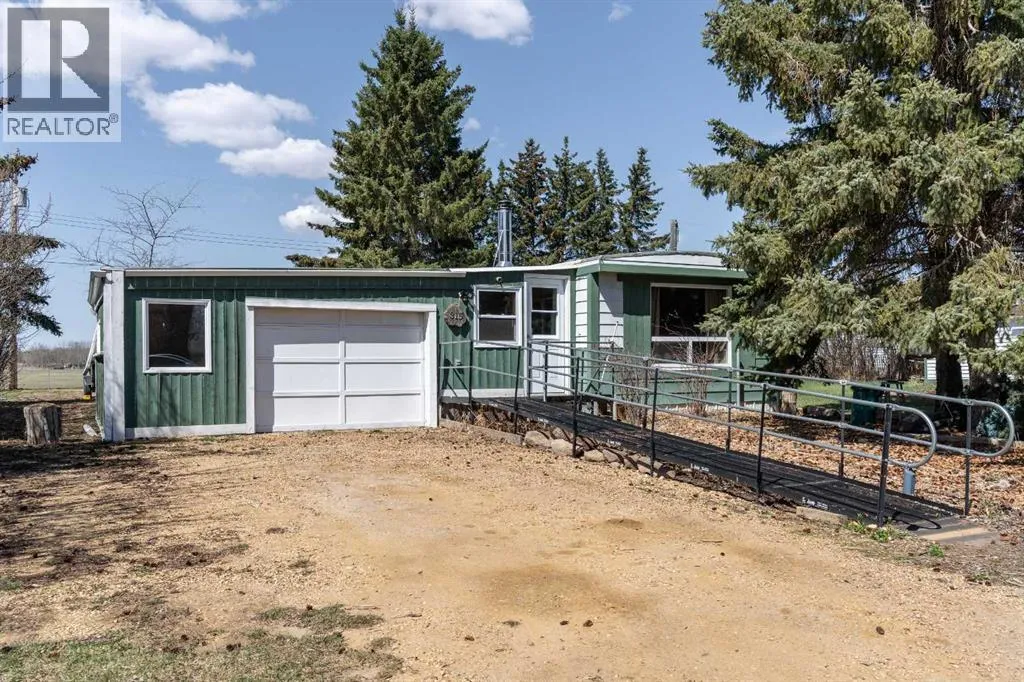 Manufactured Home for rent: 315 & 317 Macrae Street, Bawlf, Alberta T0B 0J0