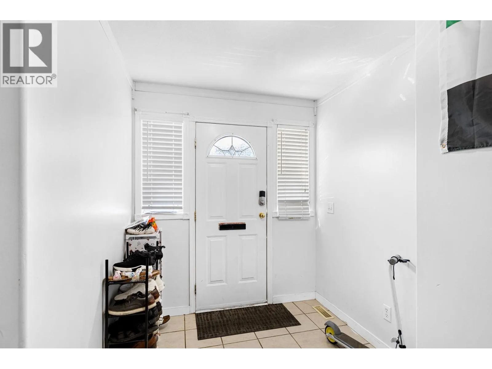 House for rent: 315 Gerstmar Road, Kelowna, British Columbia V1X 4A6