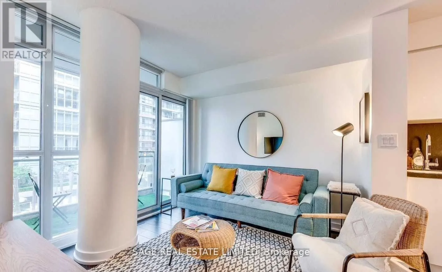 Apartment for rent: 316 - 10 Capreol Court, Toronto, Ontario M5V 4B3