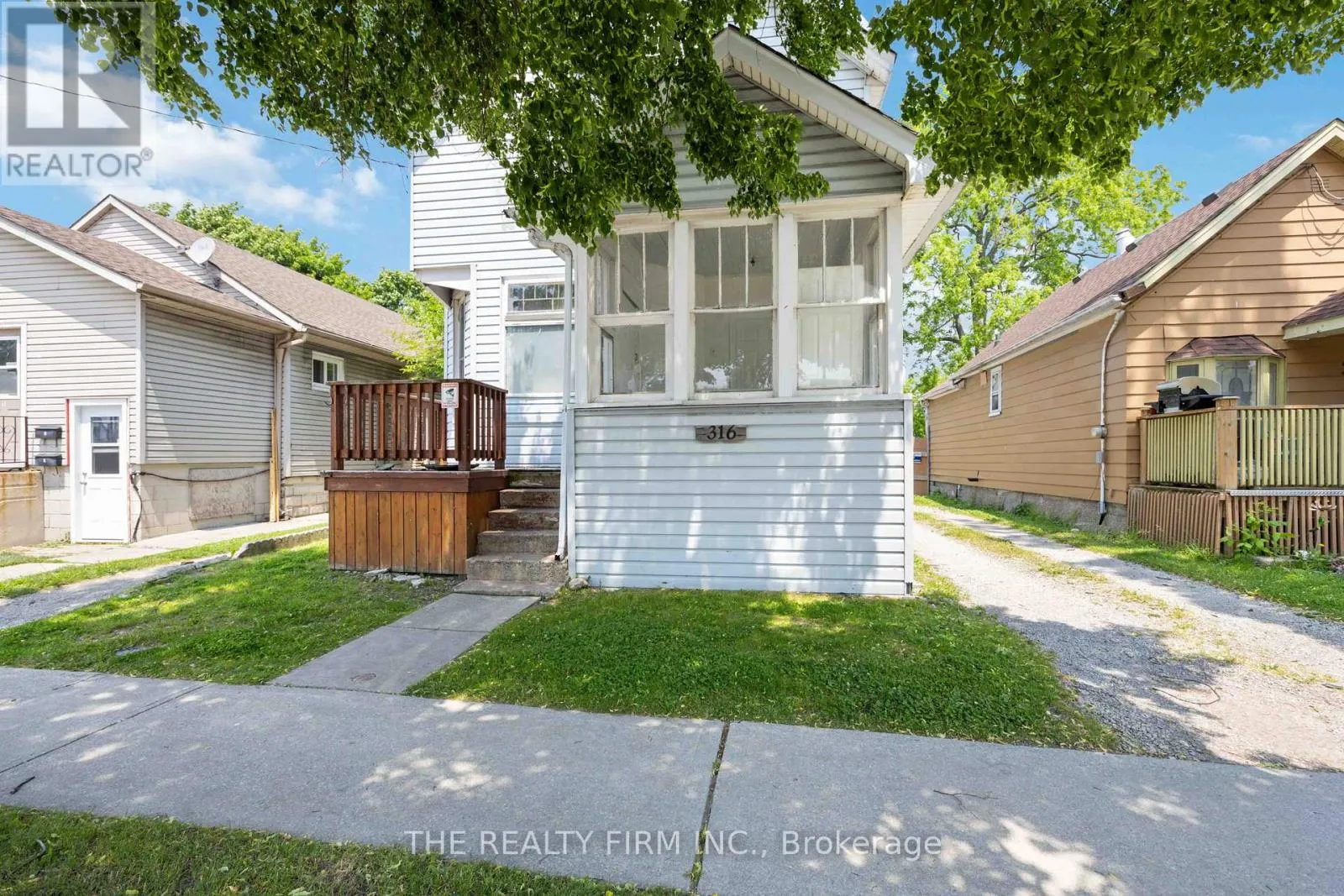 Duplex for rent: 316 Confederation Street, Sarnia, Ontario N7T 2A5