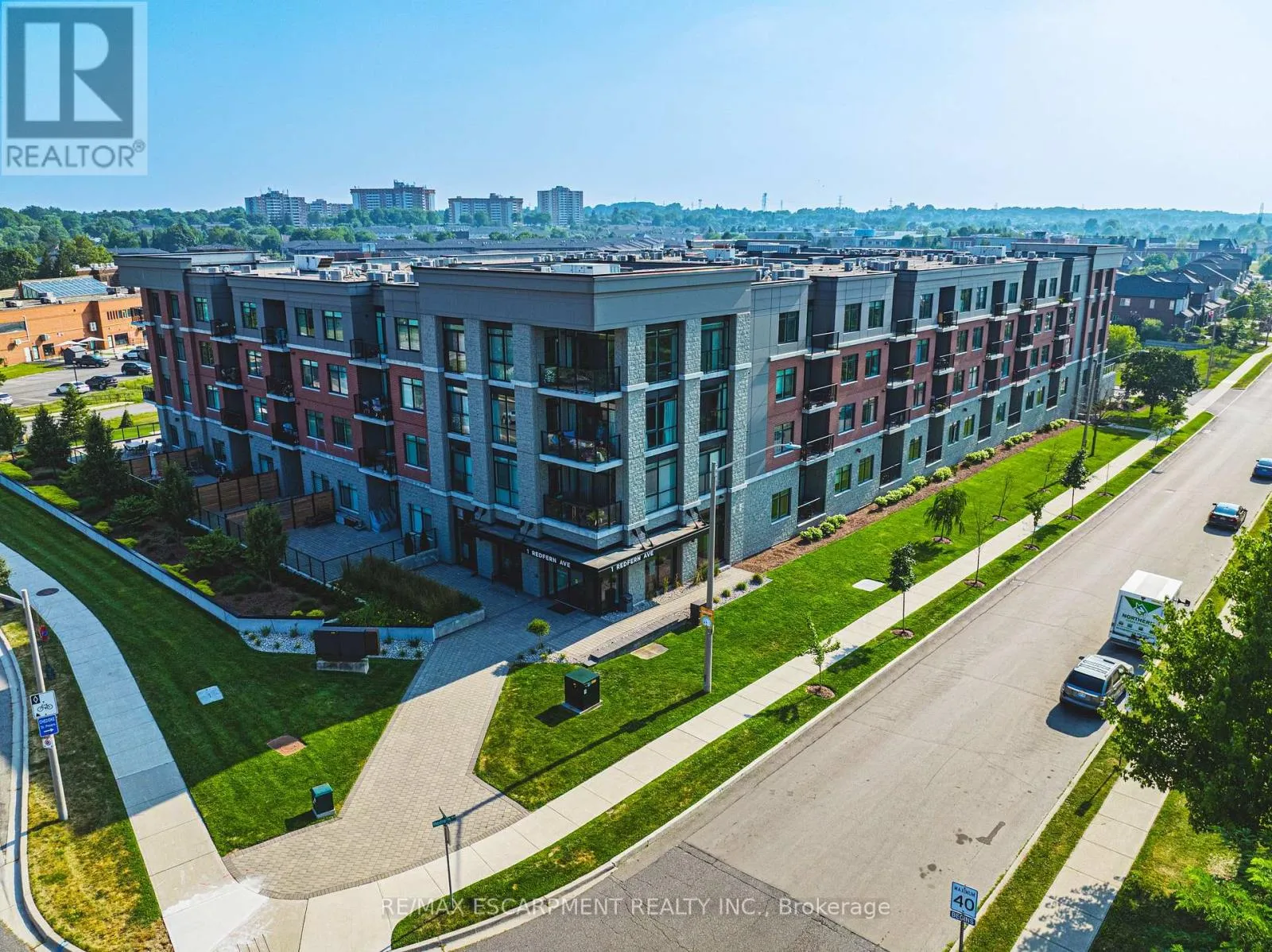 Apartment for rent: 317 - 1 Redfern Avenue, Hamilton, Ontario L9C 0E6