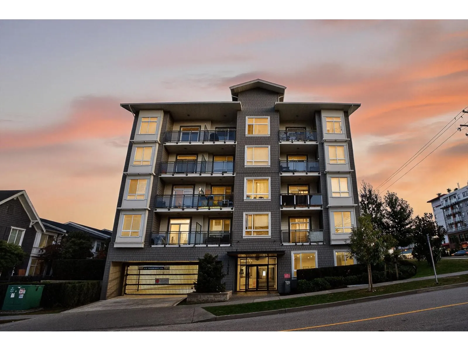 Apartment for rent: 317 13628 81a Avenue, Surrey, British Columbia V3W 3E2