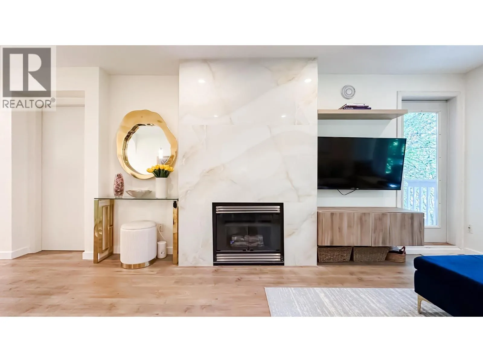 Apartment for rent: 317 6833 Village Green, Burnaby, British Columbia V5E 4M1