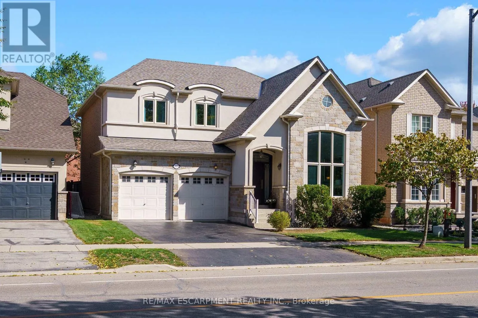 House for rent: 317 Great Lakes Boulevard, Oakville, Ontario L6L 0A4