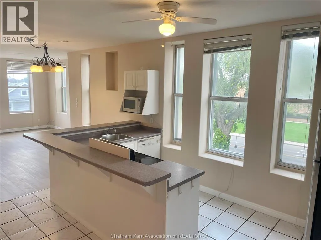 Apartment for rent: 317 Queen Street Unit# 301, Chatham, Ontario N7M 2J7